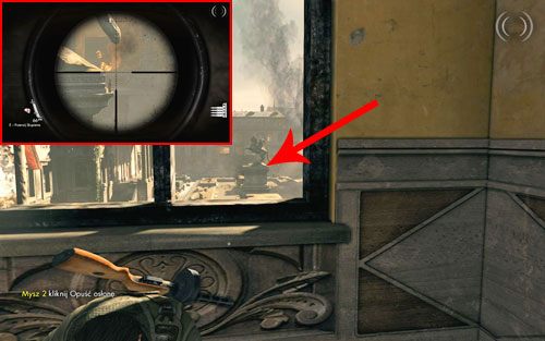 Po tym, jak wyeliminujesz wszystkich nieprzyjaciół z placu, warto przyjrzeć się bliżej pomnikowi z koniem [#2] - po jego prawej stronie zlokalizujesz butelkę - Misja 4 | Butelki i Sztaby złota w Sniper Elite V2 - Sniper Elite V2 - poradnik do gry