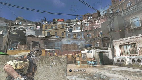 Podążając za kompanami pokonamy metalowe wrota i wyjdziemy na ulicę pełną cywili - Misja 1 Nimble Guardian (2) | Opis przejścia Ghost Recon - Future Soldier - Tom Clancys Ghost Recon: Future Soldier - poradnik do gry