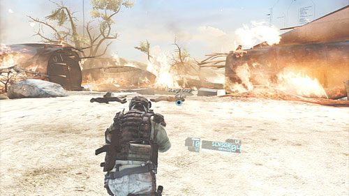 Podchodząc do samolotu dostaniemy trochę czasu na odbicie miejsca katastrofy z rąk przeciwników - Misja 2 Subtle Arrow (3) | Opis przejścia Ghost Recon - Future Soldier - Tom Clancys Ghost Recon: Future Soldier - poradnik do gry