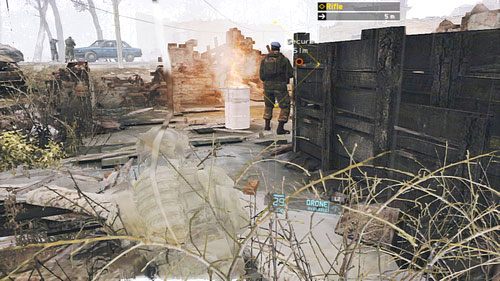 Następnym naszym celem jest samotny żołnierz stojący przy płonącej beczce - Misja 7 Ember Hunt (1) | Opis przejścia Ghost Recon - Future Soldier - Tom Clancys Ghost Recon: Future Soldier - poradnik do gry