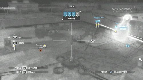 Następnie na cel bierzemy trójkę umiejscowioną na balkonie i ściągamy ją - Misja 6 Firefly Rain (2) | Wyzwania w Ghost Recon - Future Soldier - Tom Clancys Ghost Recon: Future Soldier - poradnik do gry