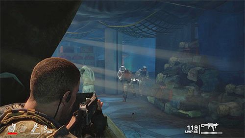 Przed Tobą przemarsz przez kilka wąskich korytarzy - Rozdział IV - The Refugees - Przejmij kontrolę nad działkiem | Opis przejścia - Spec Ops: The Line - poradnik do gry