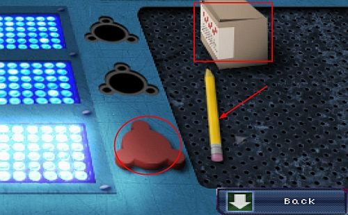 Z konsoli podnieś Small box (kwadrat) oraz Pencil (strzałka) nie ruszaj jeszcze Fuse slot (kółko) - Vault - Anna, Ed, Ray, Bennet (1) | Opis przejścia Resonance - Resonance - poradnik do gry