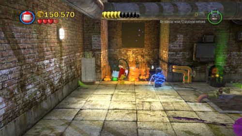 Po animacji przejdź w prawo i zacznij Robinem oczyszczać chemikalia z podłogi - Przepis na katastrofę | Opis przejścia LEGO Batman 2 DC Super Heroes - LEGO Batman 2: DC Super Heroes - poradnik do gry