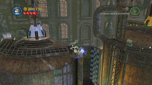 Przeskocz w lewo i zniszcz srebrne klocki przy krawędzi (obrazek) - Przepis na katastrofę | Opis przejścia LEGO Batman 2 DC Super Heroes - LEGO Batman 2: DC Super Heroes - poradnik do gry