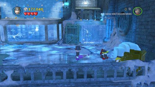 #06 - W lodowej lokacji umieść pingwina w igloo z prawej, przejdź przez zniszczoną szybę i skieruj się do lewego górnego narożnika - Misja w Arkham | Minizestawy LEGO Batman 2 DC Super Heroes - LEGO Batman 2: DC Super Heroes - poradnik do gry