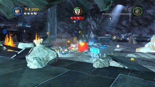 #03 - W lewej części jaskini znajduje się podest ze złotym środkiem, zniszcz go laserem i wskocz do dziury - Nieproszeni goście | Minizestawy LEGO Batman 2 DC Super Heroes - LEGO Batman 2: DC Super Heroes - poradnik do gry