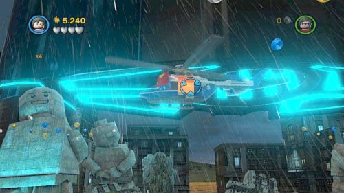 #02 - Poleć w górę i zniszcz laserem drzwi śmigłowca - Bohaterowie, do boju | Minizestawy LEGO Batman 2 DC Super Heroes - LEGO Batman 2: DC Super Heroes - poradnik do gry