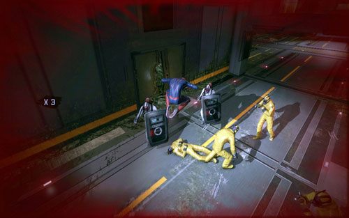 Wykańczaj ich pojedynczo, korzystając z Web Rusha oraz ataków pięściami - 06 - Smythe Strikes Back - komputery i roboty - Opis przejścia - Niesamowity Spider-Man - poradnik do gry