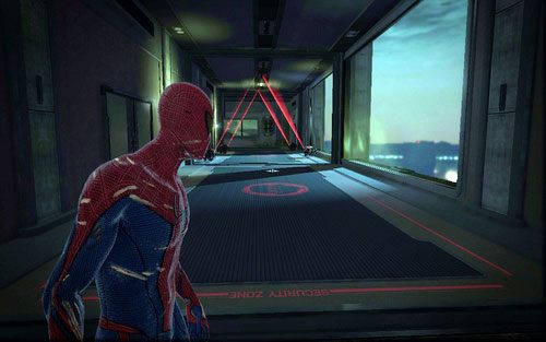 Dotrzesz w ten sposób do korytarza z kolejnymi maszynami - 06 - Smythe Strikes Back - lasery i promienie - Opis przejścia - Niesamowity Spider-Man - poradnik do gry