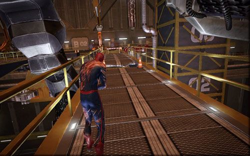 Biegnij dalej cały czas prosto, przeskakując nad przepaściami i blokując wydobywającą się z rur parę - 10 - Spider-Man No More! - reaktor - Opis przejścia - Niesamowity Spider-Man - poradnik do gry
