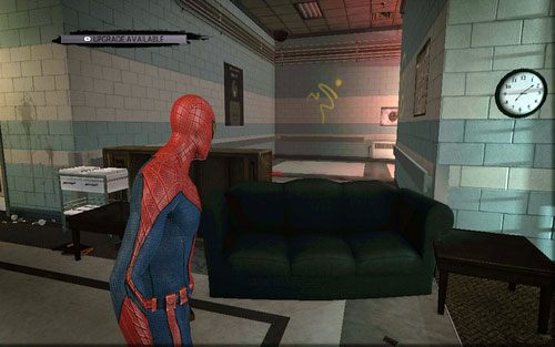 Po wizycie w toalecie i pokonaniu oddziału przeciwników, przeskocz przez stojącą niedaleko barykadę - 02 - Escape Impossible - Znajdźki - Niesamowity Spider-Man - poradnik do gry