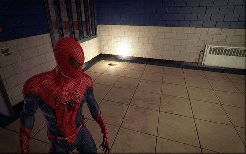 Na lewo za mężczyzną znajdziesz drugi magazyn - 02 - Escape Impossible - Znajdźki - Niesamowity Spider-Man - poradnik do gry