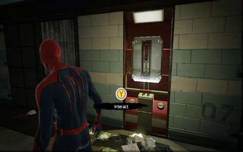 W pewnym momencie trafisz do korytarza, gdzie będzie dźwignia otwierająca na krótką chwilę pobliską kratę - 02 - Escape Impossible - Znajdźki - Niesamowity Spider-Man - poradnik do gry