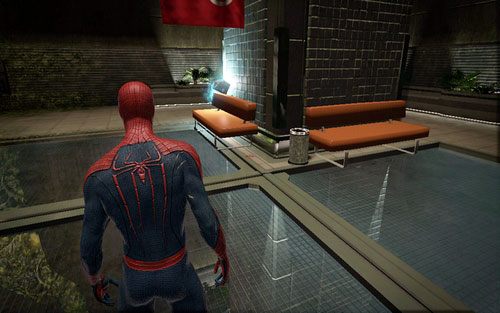 Kolejna technologia leży na ławce z prawej strony szybu - 06 - Smythe Strikes Back - Części technologii, Zdjęcia - Znajdźki - Niesamowity Spider-Man - poradnik do gry