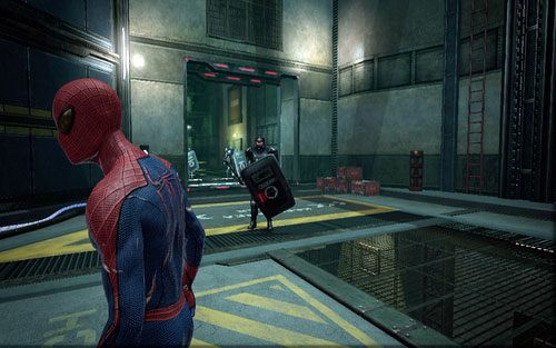 Gdy dotrzesz na niższy poziom laboratorium, czeka cię walka z kilkoma wyposażonymi w tarcze przeciwnikami - 07 - Spidey to the Rescue - Części technologii, Zdjęcia - Znajdźki - Niesamowity Spider-Man - poradnik do gry