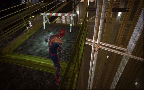 Przyciągnij do niej stojący na dole pojazd i zabierz przedmiot - 10 - Spider-Man No More! - Zdjęcia - Znajdźki - Niesamowity Spider-Man - poradnik do gry