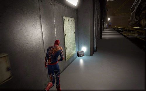 Jest na samym końcu chodnika, obok którego jeździ pojazd z platformą - 10 - Spider-Man No More! - Zdjęcia - Znajdźki - Niesamowity Spider-Man - poradnik do gry