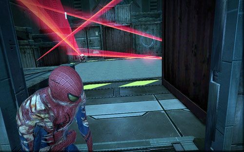 Idąc dalej korytarzem w prawo, dotrzesz do magazynu wypełnionego skrzyniami - 10 - Spider-Man No More! - Zdjęcia - Znajdźki - Niesamowity Spider-Man - poradnik do gry