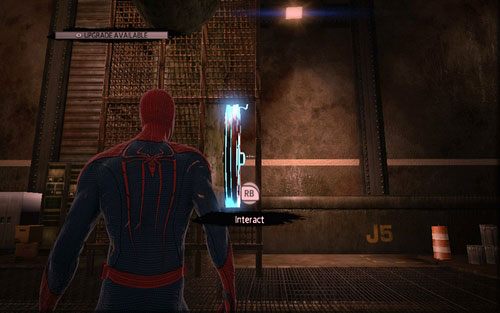 Po przekręceniu zaworu otwierającego wrota, przejdź na drugą stronę i spójrz w prawo - Train Docking Station - Znajdźki - Niesamowity Spider-Man - poradnik do gry