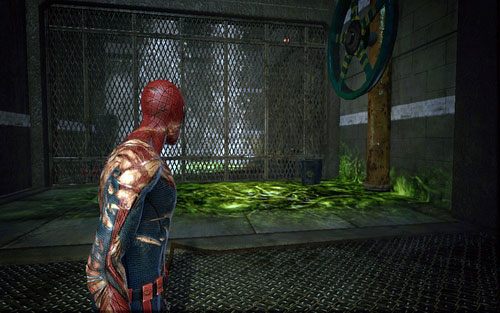 Po przekręceniu zaworu idź pobliskim korytarzem prosto - Water Treatment Facility - Znajdźki - Niesamowity Spider-Man - poradnik do gry