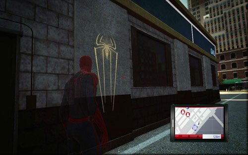 Na tyłach jednego z jej budynków znajdziesz kolejny symbol - Lista Strojów - Stroje Spider-Mana - Niesamowity Spider-Man - poradnik do gry