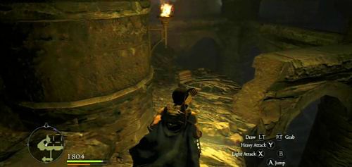 Przechodzimy górą na przeciwległą stronę pomieszczenia (po zboczu i fragmentach kolumn) - Lure of the Abyss | Akt 1 (ZG) w Dragons Dogma - Dragons Dogma - poradnik do gry