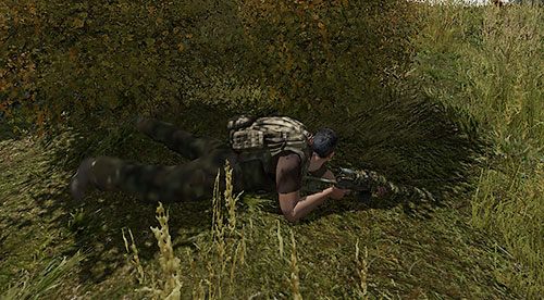 Strój Camo nie jest idealnym rozwiązaniem, jeśli chodzi o ukrywanie się w terenach naturalnych, jednak stanowi dobry kompromis między ubraniem cywilnym a kamuflażem snajperskim - DayZ: Kamuflaż - lista - DayZ - poradnik do gry