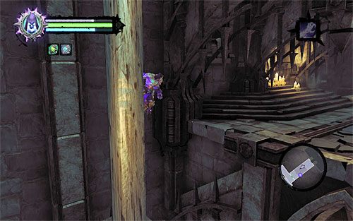 Odchyl się do tyłu i wykonaj skok za siebie, łapiąc się kolejnego słupa - Przeszukaj Miasto Umarłych - górne poziomy (1) | Miasto Umarłych | Darksiders 2 - Darksiders 2 - poradnik do gry