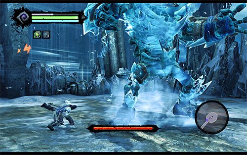 Lodowy gigant dysponuje jedynie kilkoma powolnymi atakami, które nie tylko bezproblemowo można przewidzieć, ale również przed którymi łatwo jest uciekać - Boss 1 - Lodowy gigant | Znajdź sposób na ocalenie Wojny | Darksiders 2 - Darksiders 2 - poradnik do gry