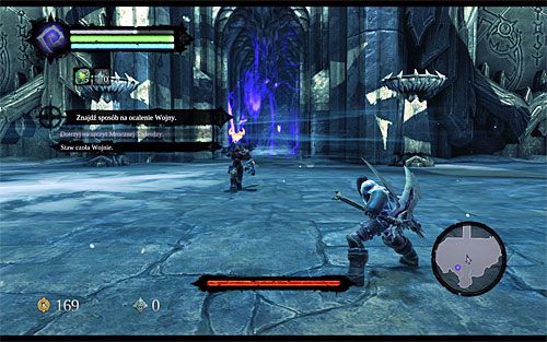 Analogicznie do pojedynku z poprzednim bossem warto rozpocząć od przytrzymania klawisza SHIFT, czyli namierzenia Wojny - Boss 2 - Wojna | Znajdź sposób na ocalenie Wojny | Darksiders 2 - Darksiders 2 - poradnik do gry
