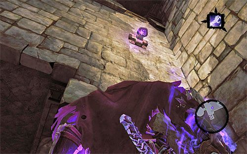 Dotrzyj do końcowej części korytarza i zlokalizuj pokazany na powyższym screenie nowy interaktywny zaczep - Zbudź Wartownika (2) | Serce Góry | Darksiders 2 - Darksiders 2 - poradnik do gry
