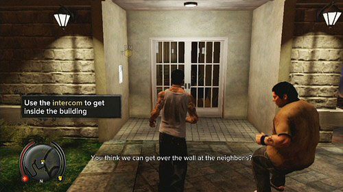 Aby wejść do środka, musisz skorzystać z domofonu sąsiadów z prawej, a następnie wdrapać się po schodach na górę - Bad Luck | Opis przejścia Sleeping Dogs - Sleeping Dogs - poradnik do gry