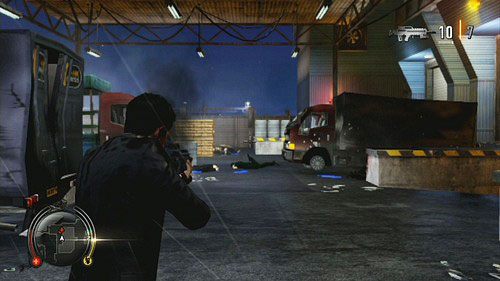 W pewnym momencie dotrzesz do pokoju z komputerem, skąd będziesz mógł strzelać do wrogów na dole - Big Smile Lee | Opis przejścia Sleeping Dogs - Sleeping Dogs - poradnik do gry