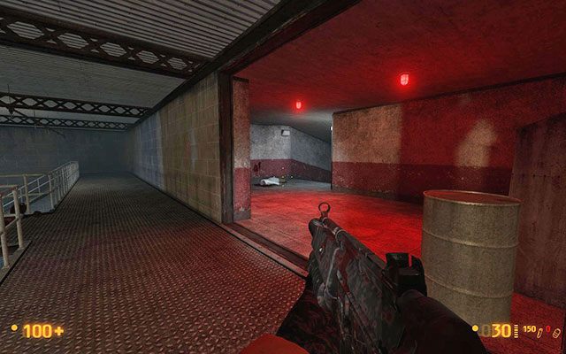 Na samej górze, w pomieszczeniu kontrolnym znajduje się aparat medyczny - Weve Got Hostiles - Kontakt pierwszego stopnia | Weve Got Hostiles - Black Mesa - poradnik do gry