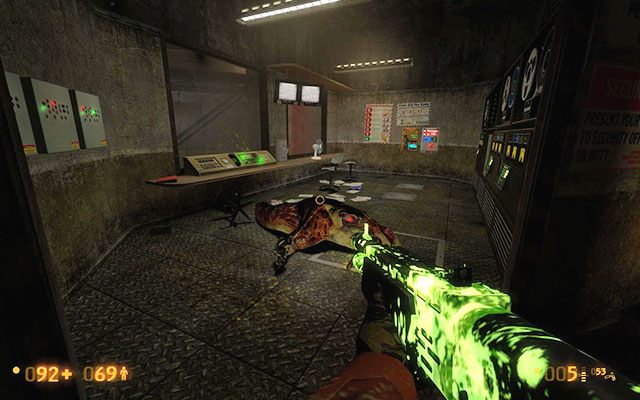 Nim udasz się dalej musisz otworzyć ogromne czerwone wrota blokujące przejazd - On a Rail - Po torach | On a Rail | Black Mesa - Black Mesa - poradnik do gry