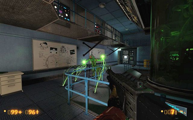 Po uzbrojeniu się po żeby idź korytarzem dalej, aż dojdziesz do pomieszczenia B02 - Questionable Ethics - Eksperymentując | Questionable Ethics | Black Mesa - Black Mesa - poradnik do gry