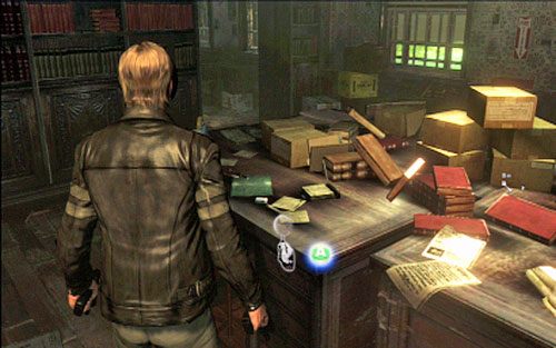 Po scenie z alarmem i dużym atakiem zombie, przejdź do drugiego pomieszczenia i przeszukaj stojące tam biurka - Rozdział I | Emblematy - Leon | Resident Evil 6 - Resident Evil 6 - poradnik do gry