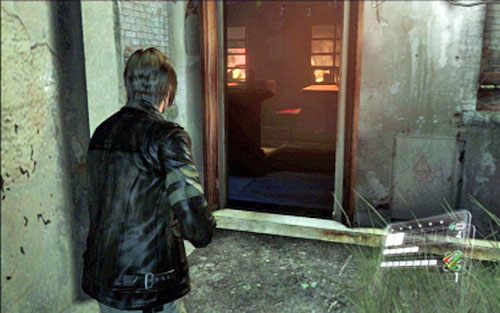 Czekając na otwarcie wrót, musisz odbierać kolejne ataki pojawiających się stworów - 1 - Ulice miasta | Kampania Leona | Solucja Resident Evil 6 - Resident Evil 6 - poradnik do gry