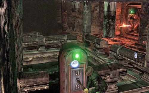 Podczas walki bardzo przydatny okaże się miotacz płomieni, uruchamiany za pomocą umieszczonej niedaleko korby - 3 - Katakumby | Kampania Leona | Solucja Resident Evil 6 - Resident Evil 6 - poradnik do gry