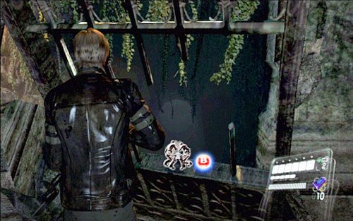 Po dostaniu się na ląd, opróżnij stojące niedaleko wazy i otwórz blokujące przejście wrota - 3 - Podziemne jezioro | Kampania Leona | Solucja Resident Evil 6 - Resident Evil 6 - poradnik do gry