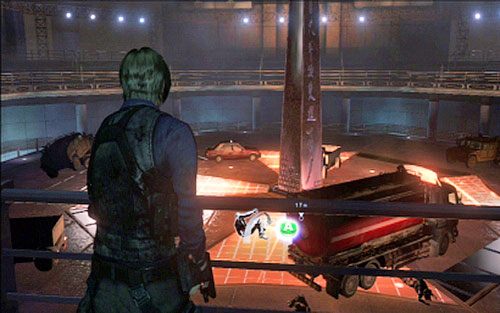 Jak będziesz już bezpieczny, zbierz poukrywane w skrzyniach przedmioty i wejdź do budynku przed tobą - 5 - Miasto | Kampania Leona | Solucja Resident Evil 6 - Resident Evil 6 - poradnik do gry