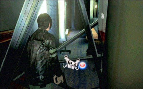 Obu cywili musisz odprowadzić do windy, odblokowując zawalony korytarz - 1 - Uczelnia | Kampania Leona | Solucja Resident Evil 6 - Resident Evil 6 - poradnik do gry