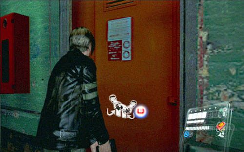 Twoim celem są drzwi w prawym rogu pomieszczenia - 1 - Uczelnia | Kampania Leona | Solucja Resident Evil 6 - Resident Evil 6 - poradnik do gry