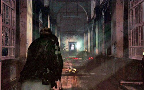 Na końcu krótkiego korytarza znajdziesz kolejne przejście, ale tym razem zablokowane - 1 - Uczelnia | Kampania Leona | Solucja Resident Evil 6 - Resident Evil 6 - poradnik do gry