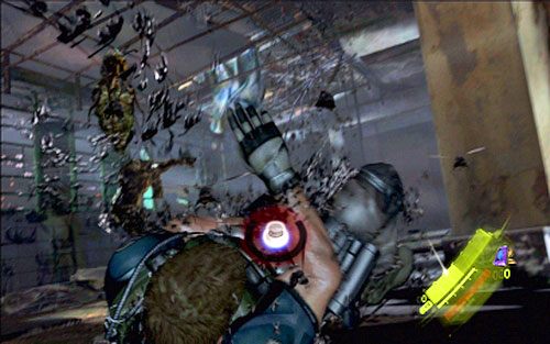 Przeciwnik posiada tylko jeden typ ataku, ale za to bardzo potężny - 3 - Nabrzeże | Kampania Chrisa | Solucja Resident Evil 6 - Resident Evil 6 - poradnik do gry