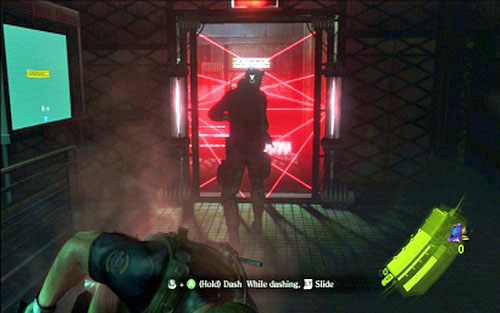 Gdy dotrzesz na koniec korytarza, zniszcz kryształy po obu stronach przejścia i wejdź do windy - 3 - Tajne laboratorium | Kampania Chrisa | Solucja Resident Evil 6 - Resident Evil 6 - poradnik do gry