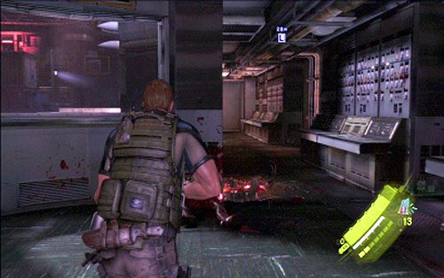 Pociągnij za nią, a następnie biegnij do oznaczonych przez grę drzwi - 4 - Ładownia | Kampania Chrisa | Solucja Resident Evil 6 - Resident Evil 6 - poradnik do gry