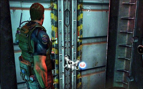 Gdy teren będzie czysty, wróć na dół i razem z Piersem otwórz wąskie drzwi niedaleko windy - 5 - Magazyn | Kampania Chrisa | Solucja Resident Evil 6 - Resident Evil 6 - poradnik do gry