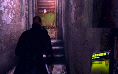 Dalsza droga prowadzi cały czas prosto i przez dłuższy czas nie natkniesz się na żadnego przeciwnika - 1 - Ucieczka przez ruiny | Kampania Jakea | Solucja Resident Evil 6 - Resident Evil 6 - poradnik do gry